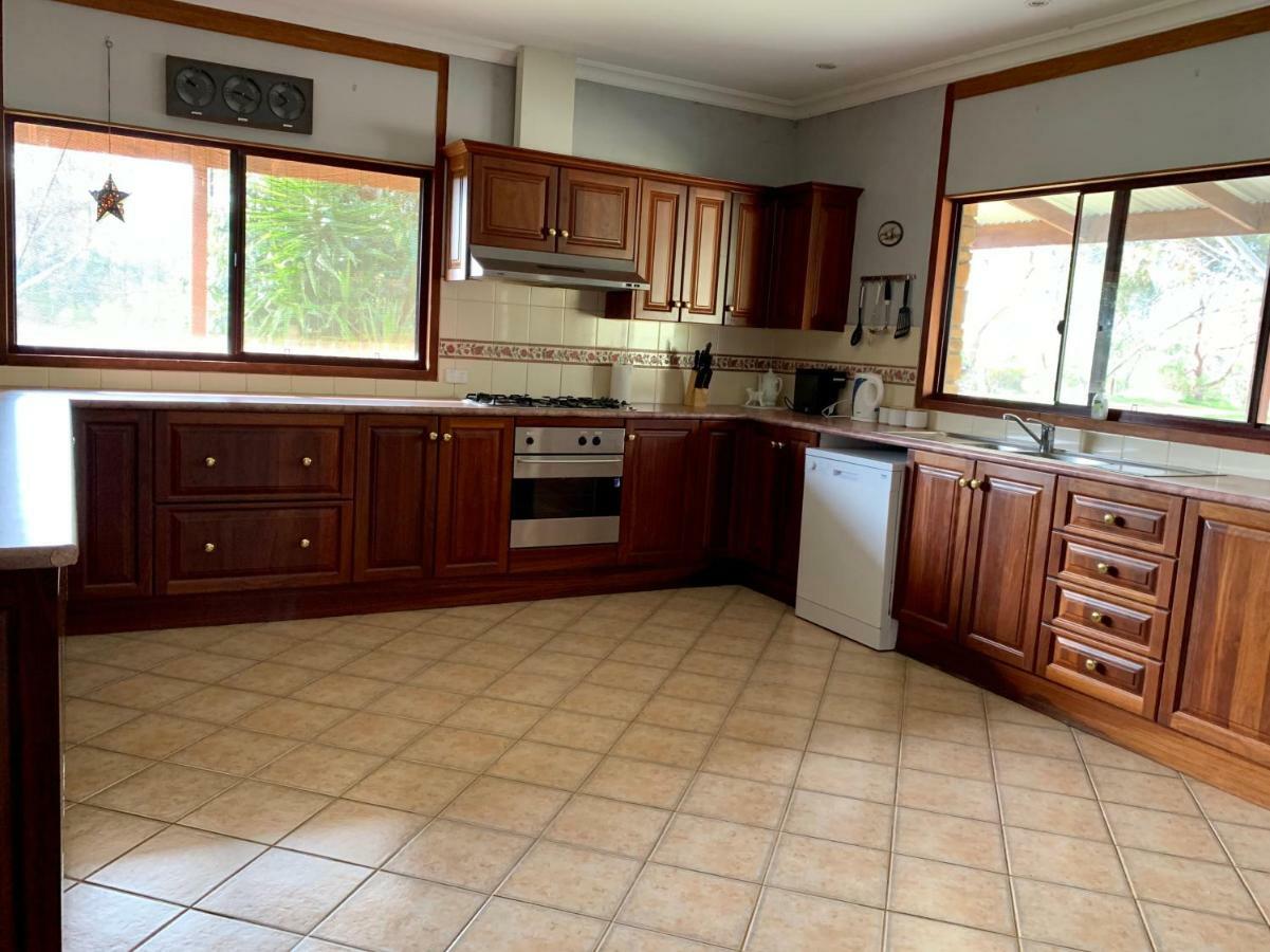 Bee'S Place - 3 Bedroom Home On 10 Acres Of Land With Distant Ocean Views Emu Bay Zewnętrze zdjęcie